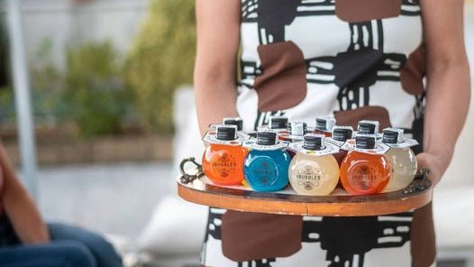 Trend del Bere a Casa nel 2025: I Cocktail Pronti di Alta Qualità Cambiano le Abitudini