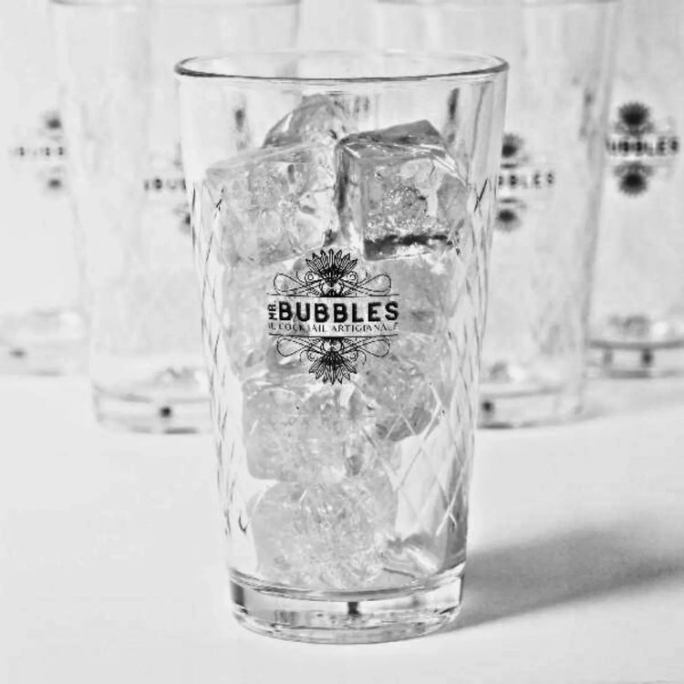 Bicchiere da cocktail Mr. Bubbles con ghiaccio, design inciso e logo centrale nero